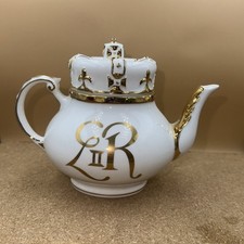ROYALE STRATFORD The Golden Jubilee HM Queen Elizabeth II Teapot