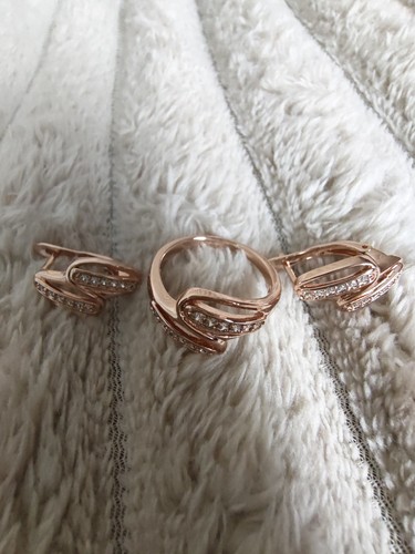 Gold plated earrings and - gold,