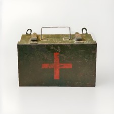 US Army WW2 Era Surplus Metal Jeep First Aid Kit Box & Contents  Prop Or Storage