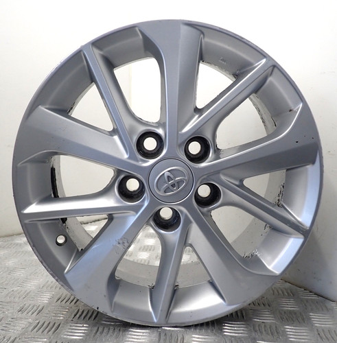Toyota auris silver alloy - toyota,