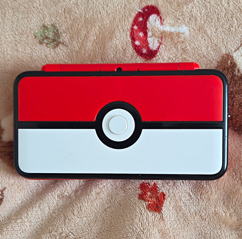 Nintendo new 2ds poké ball - new,
