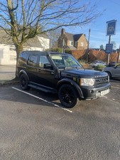 black land rover discovery 4