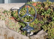 VINTAGE AUTOMOBILE CAR MASCOT