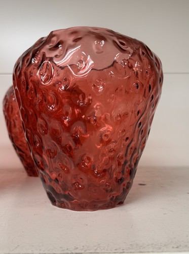 Strawberry red vase - red,