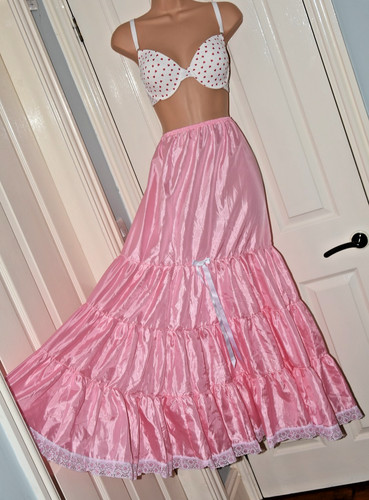 Lovely faux silk tiered - -,
