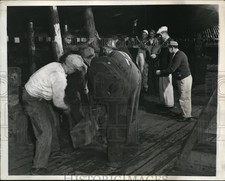 1943 Press Photo Cradle Built Around Boat Hull US Steel Federal Shipyard Kearny