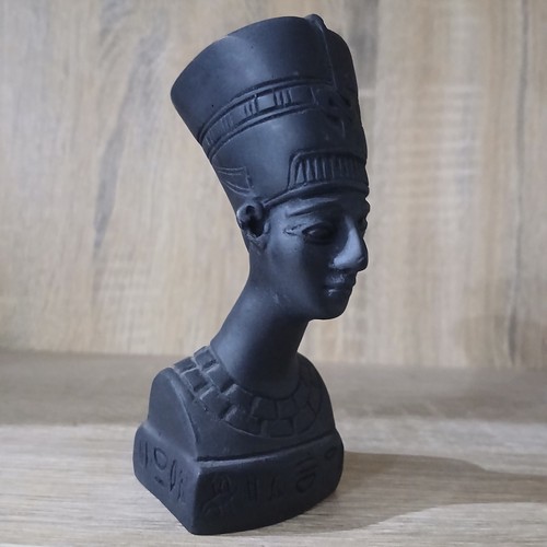 Queen nefertiti statue - 12,