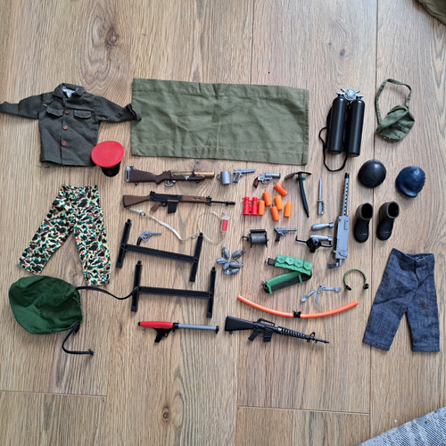 Action man vintage - man, accessories