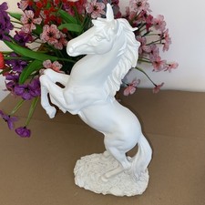 Resin Rearing white   Horse