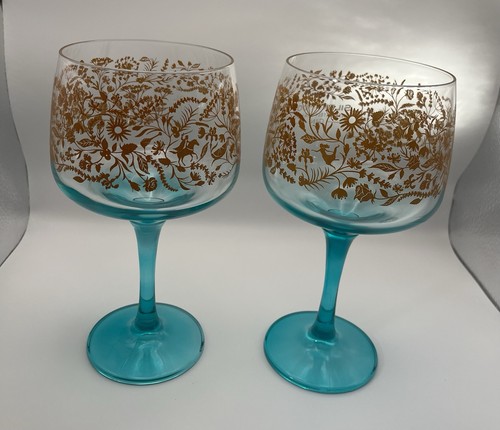 Pair silent pool gin - of,