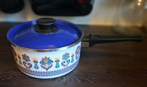 Vintage 1979s saucepan - vintage,