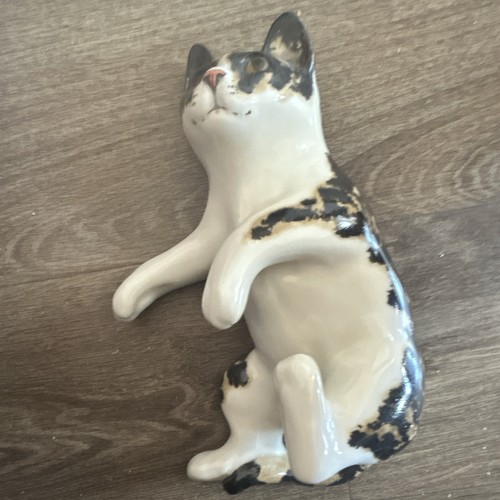 Winstanley pottery cat lying - pottery,