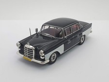 Mercedes 200D Taxi Newsstand