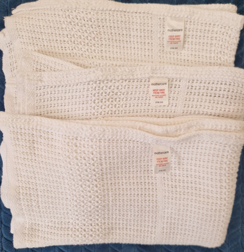 Mothercare pram blanket - 3,