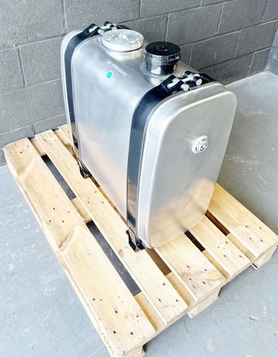Hydraulic oil tank - hydraulic, rear