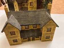 BNIB Hornby oo gauge  1.76th Skaledale Holly Farm Cottages R8504