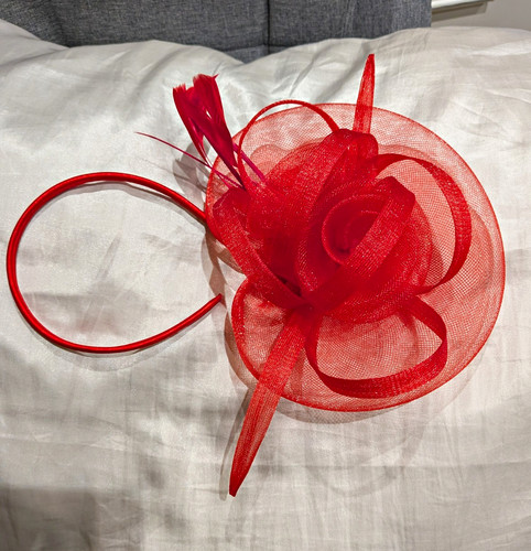 Red feather mesh flower - red,