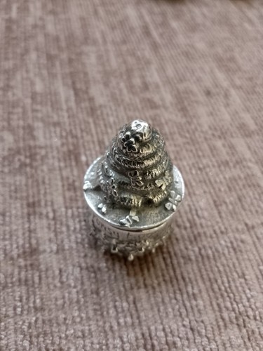 Silver scenes beehive trinket - silver,