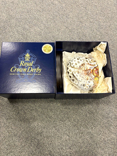 Royal crown derby snow leopard - derby,