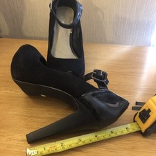 Smart peep toe shoes