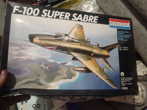 Monogram model kit 74010 - monogram,