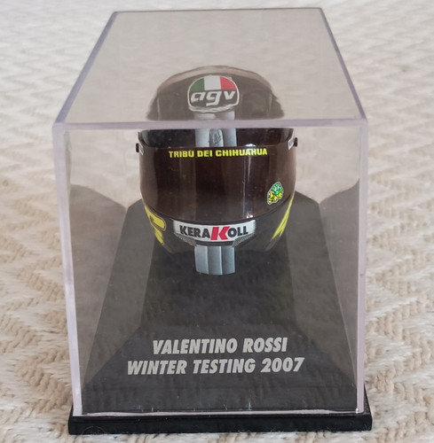 Valentino rossi agv 8 - rossi, 1:8