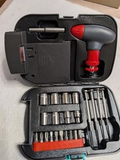 Stallion  Combined lantern and 24 piece tool set