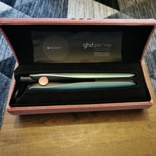 GHD Gold Limited Edition Hair Straightener in Turquoise/ beautiful pink  velvet 