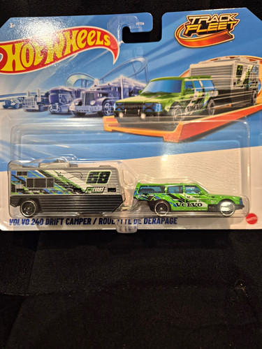 Hot wheels track fleet - hot, volvo