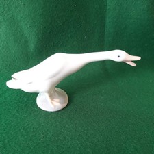 Lladro Porcelain Swan -