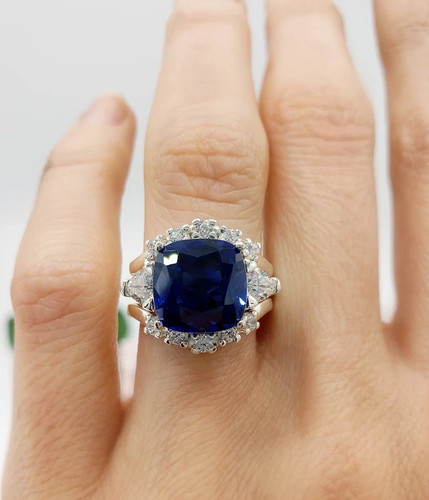 Cushion cut natural - 5.50, ct