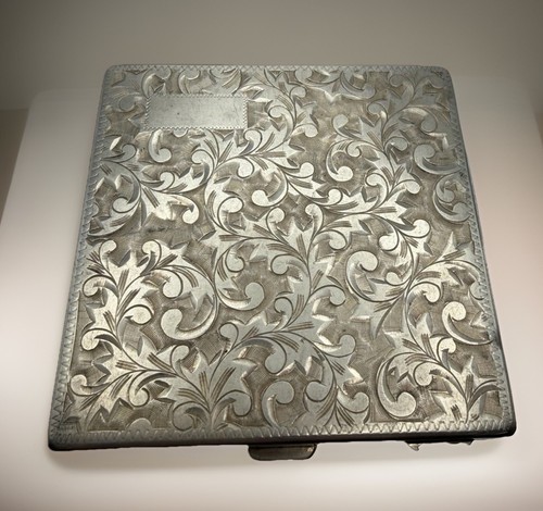 Antique silver makeup compact - silver,