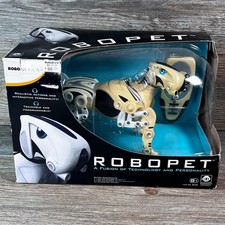Boxed 2005 robopet - boxed, wowwee
