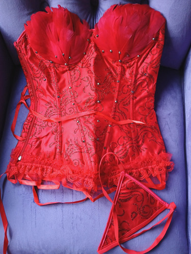 Red feather glitter - , boned