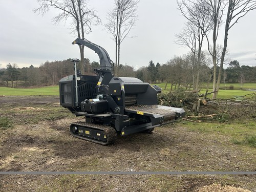 Chipper hire crane fed - chipper,