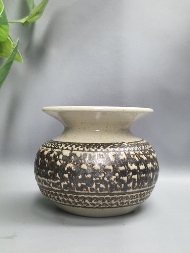 Vintage studio pottery squat - studio,