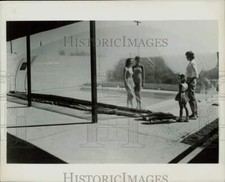 1959 Press Photo Women Pose