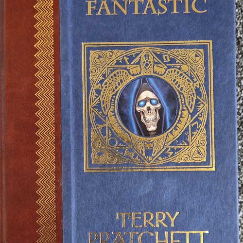 Terry pratchett the light - terry,