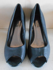 Ladies The Shoe Tailor Court