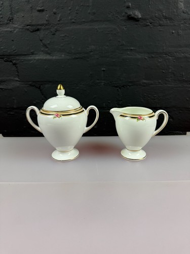 Wedgwood clio milk cream jug - /,