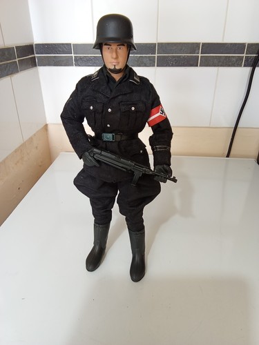 Scale action figure in - 1/6,