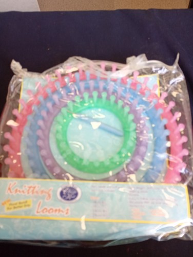 Six piece round - knitting, loom