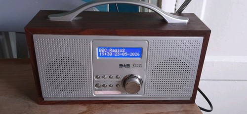 Red dab digital radio - ,
