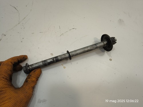 Rear wheel pin - rear,