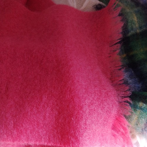 Gwlan pur welsh wool - gwlan, shawl