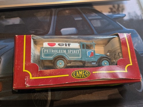 Vintage corgi morris - truck, elf