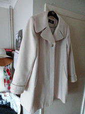 Smart new cream ladies coat. size 18 from BHS. fully lined.