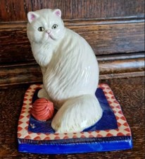 ROYAL DOULTON CAT COLLECTION -PERSIAN ON BLUE RUG RDA19-2003