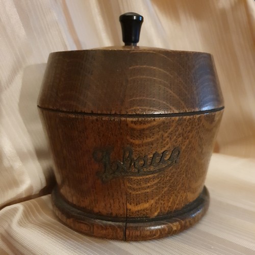 Wooden tobacco caddy with - tobacco,