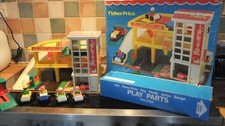 VINTAGE FISHER PRICE GARAGE, BOXED AND IN GREAT CONDITION AND COMPLETE